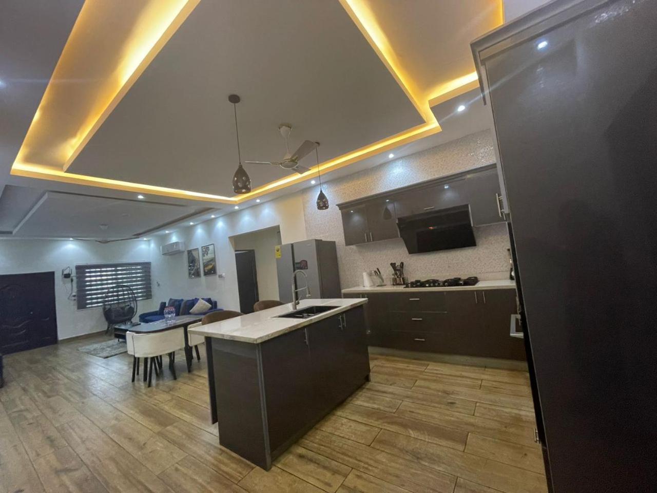 Cloud9 Luxury Apartments Аккра Экстерьер фото