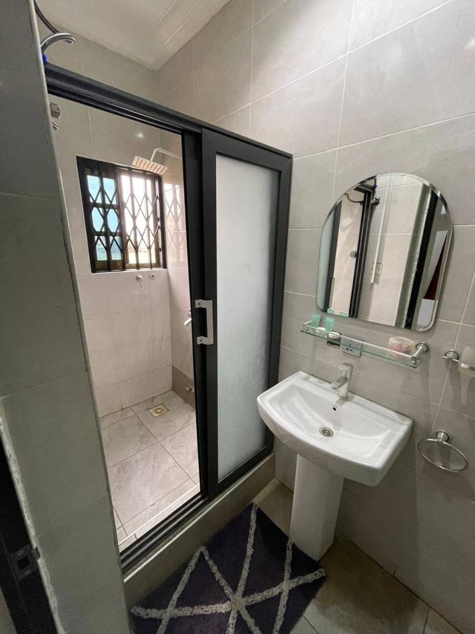 Cloud9 Luxury Apartments Аккра Экстерьер фото
